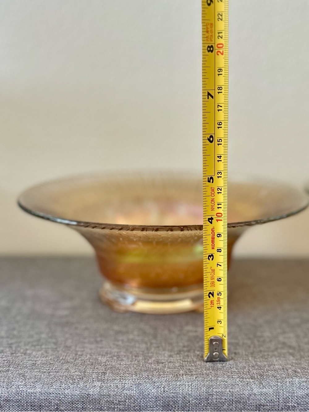vintage marigold iridescent stretch glass bowls - set of 2 - Picture 7 of 8